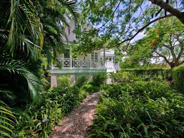 660 8th Ave., Naples, FL