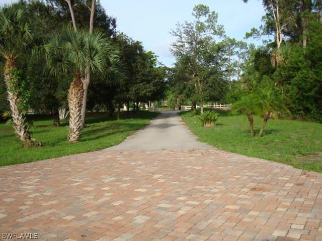 151 Logan Blvd., Naples, FL 34119