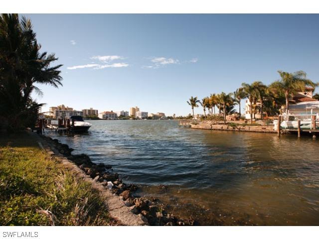 361 Oak Ave., Naples, FL 34108