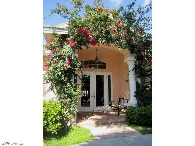 425 Rudder Rd., Naples, FL 34102