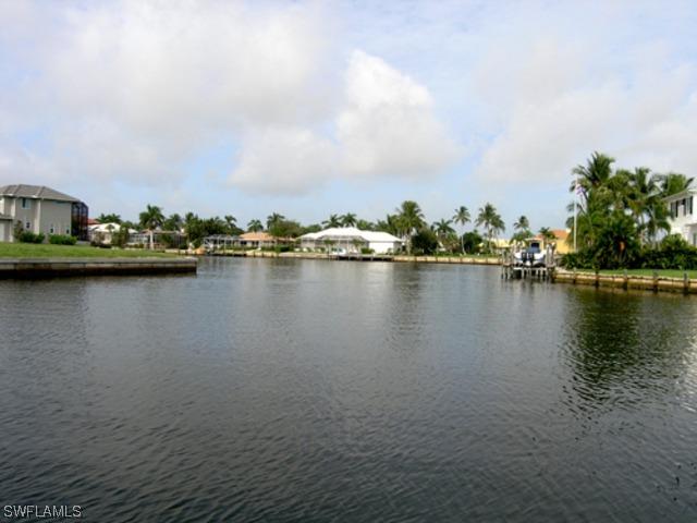 248 Seahorse Ct., Marco Island, FL 34145