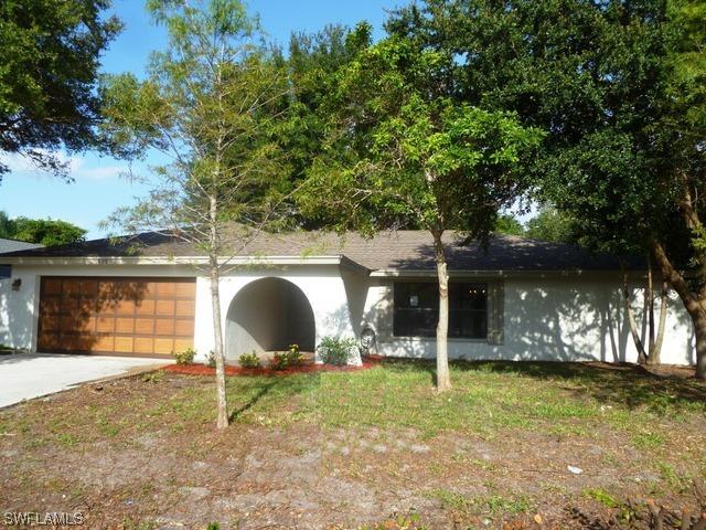 1739 Boxwood Ln., Naples, FL 34105