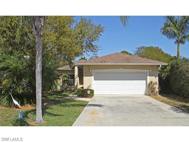 527 103rd Ave., Naples, FL 34108
