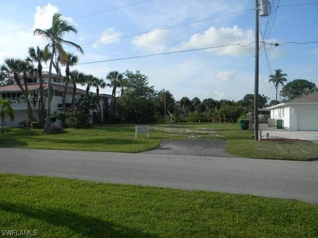 451 Oak Ave., Naples, FL 34108