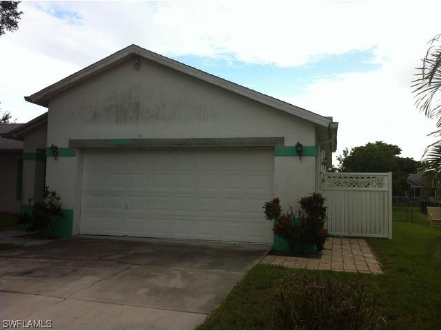 689 Grove Dr., Naples, FL