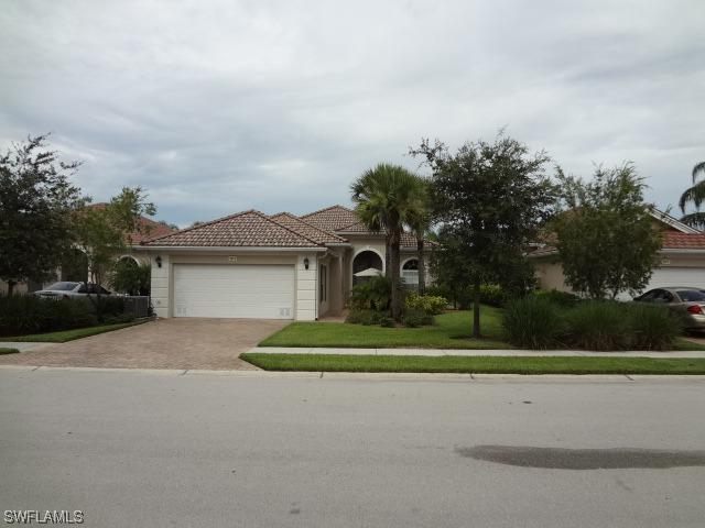 2205 Heydon Cir., Naples, FL 34120