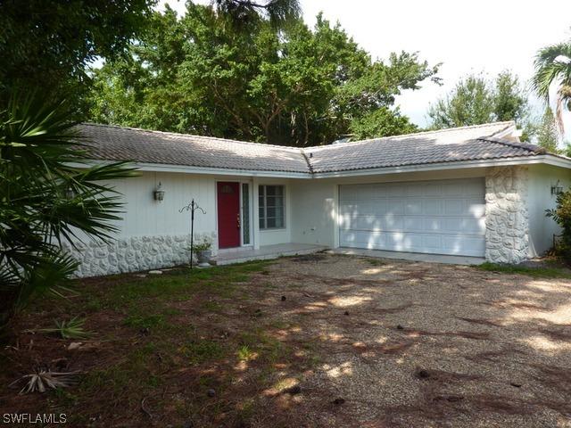 707 Fountainhead Ln., Naples, FL 34103