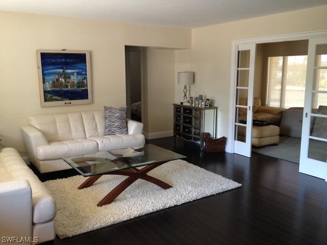 688 3rd St N, Naples, FL 34102