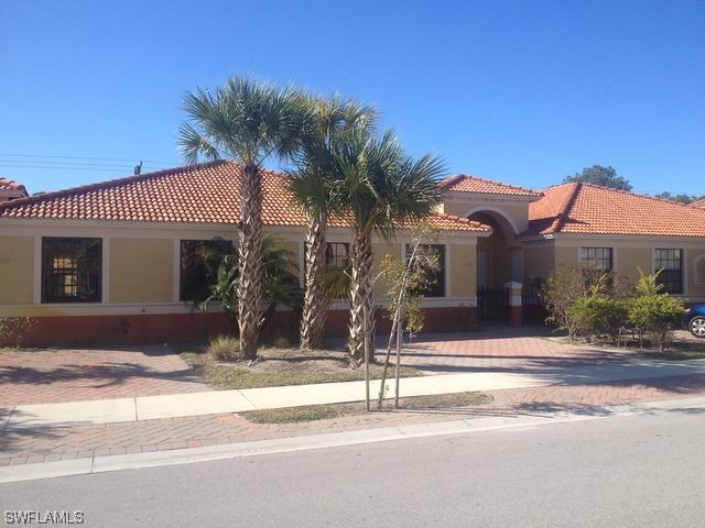 7354 Bristol Cir., Naples, FL 34120