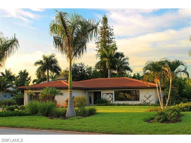 717 Park Shore Dr., Naples, FL 34103