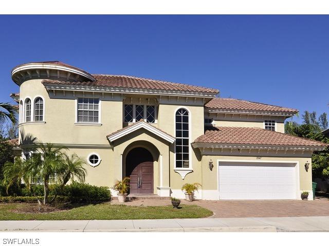 1947 Gordon River Ln., Naples, FL 34104