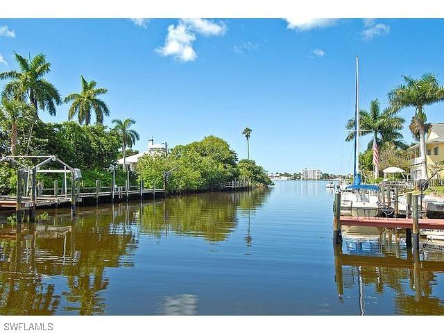 1382 Chesapeake Ave., Naples, FL