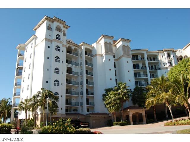 700 La Peninsula Blvd. #PH 4, Naples, FL 34113