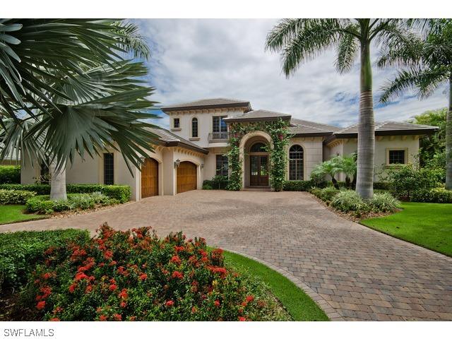 715 Riviera Dr., Naples, FL 34103