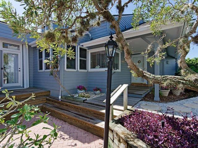 607 Bridgeway Ln., Naples, FL