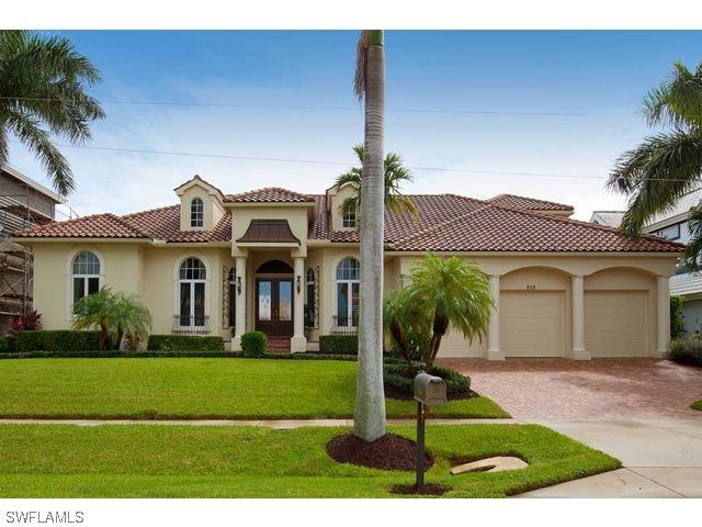 858 Hyacinth Ct., Marco Island, FL