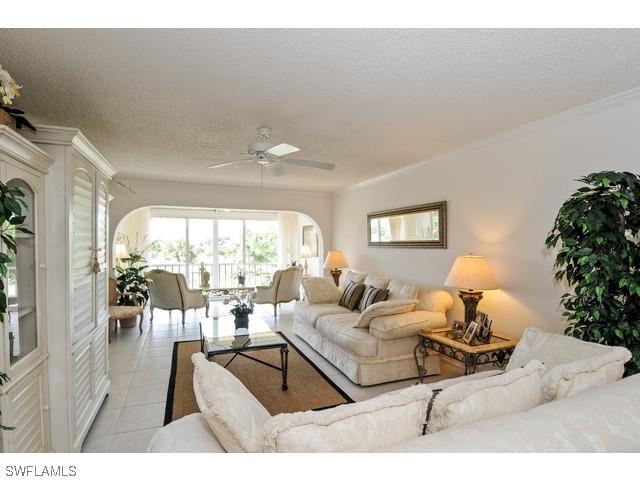4200 Belair Ln. #301, Naples, FL 34103