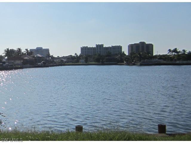 499 Adirondack Ct., Marco Island, FL 34145