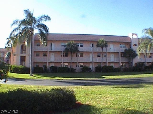 150 Turtle Lake Ct. #104, Naples, FL 34105