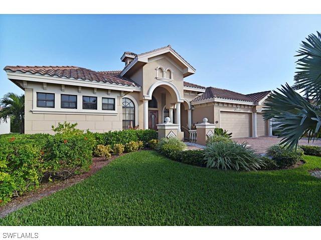 995 Tivoli Dr., Naples, FL 34104
