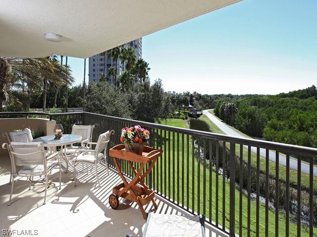 6825 Grenadier Blvd. #105, Naples, FL