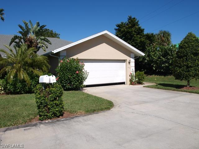 1704 Royal Cir., Naples, FL