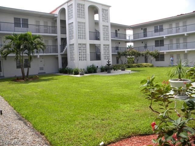 5 Highpoint Cir., Naples, FL