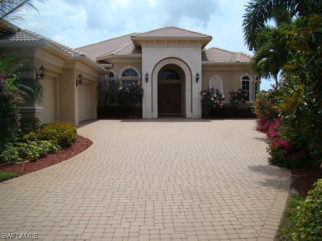 5851 Bromelia Ct., Naples, FL 34119