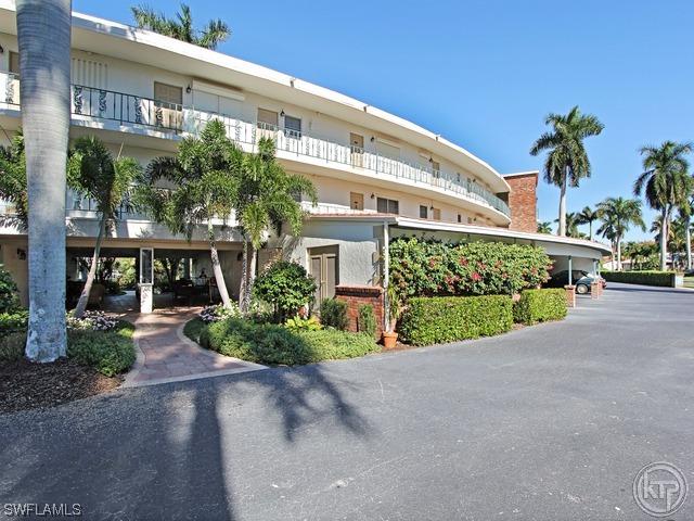 383 Harbour Dr. #108, Naples, FL