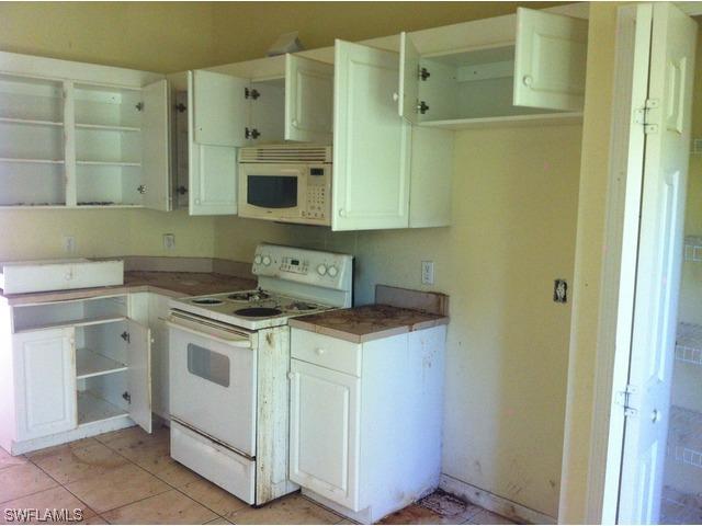 471 10th Ave., Naples, FL 34120