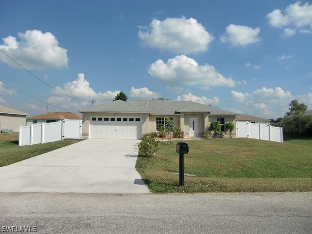 827 Woodridge Cir., Fort Myers, FL