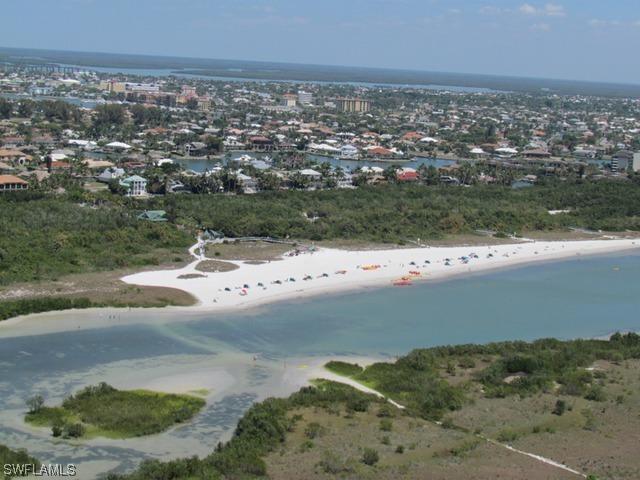 464 Parkhouse Ct., Marco Island, FL