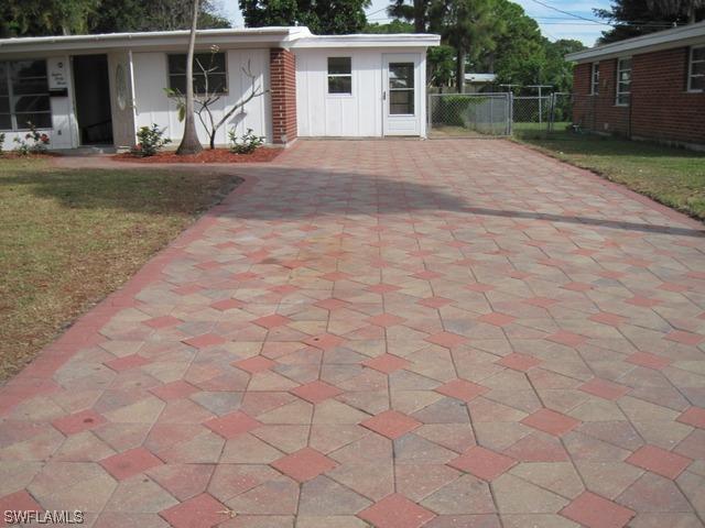 1243 Embassy Ln., Naples, FL