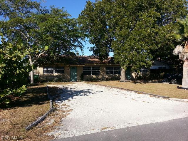1215 Alhambra Cir., Naples, FL