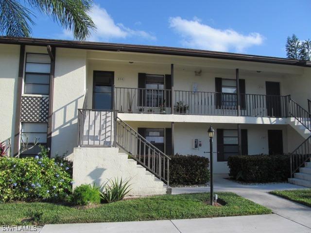 400 Misty Pines Cir., Naples, FL 34105