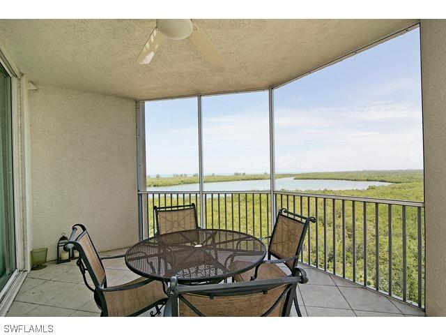 295 Grande Way #606, Naples, FL 34110