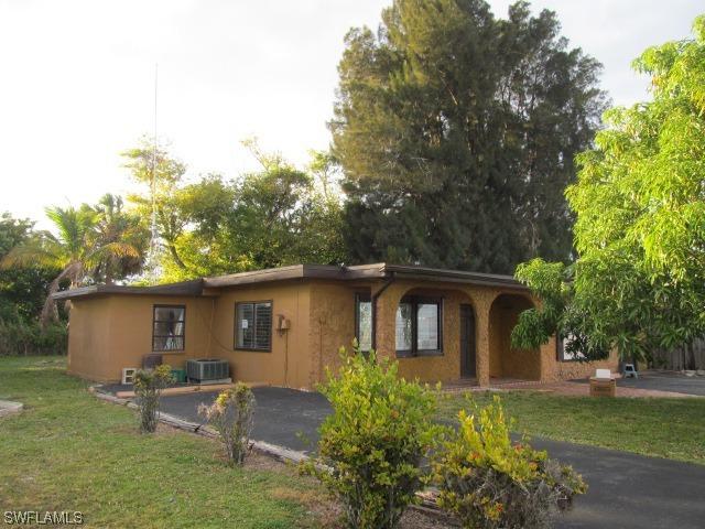 2348 Bayside St., Naples, FL 34112