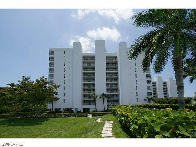 11116 Gulfshore Dr. #304, Naples, FL