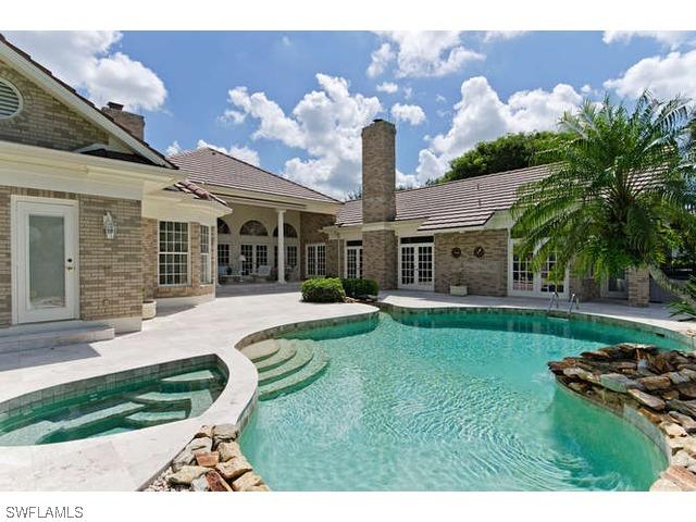 703 Hollybriar Ln., Naples, FL