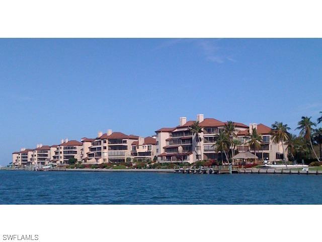 421 La Peninsula Blvd., Naples, FL