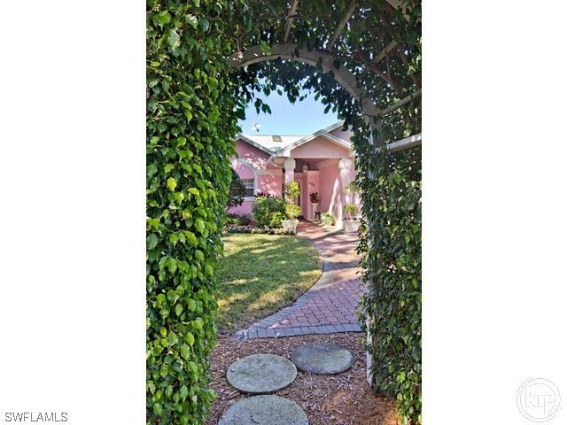 385 3rd Ave., Naples, FL 34102