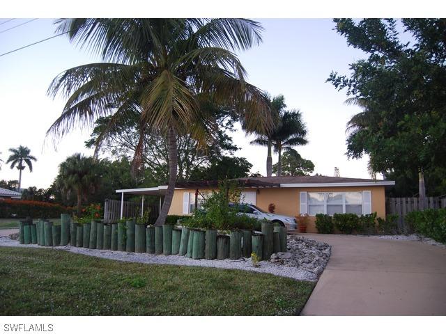 2823 Gulfview Dr., Naples, FL 34112