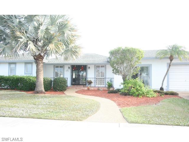 827 Chestnut Ct., Marco Island, FL 34145