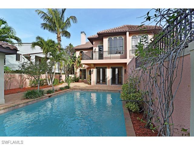 375 3rd Ave., Naples, FL 34102