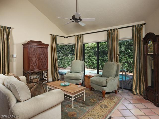 578 Bay Villas Ln., Naples, FL