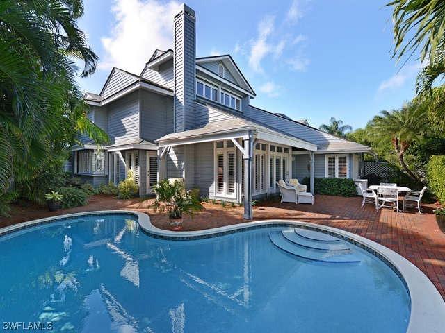 617 Bridgeway Ln., Naples, FL