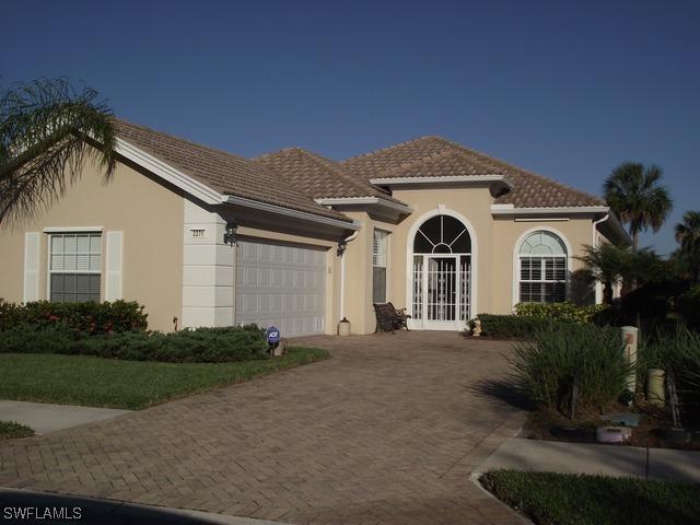 2271 Heydon Cir., Naples, FL 34120