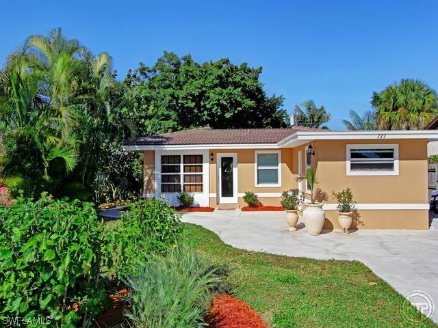 727 102nd Ave., Naples, FL 34108