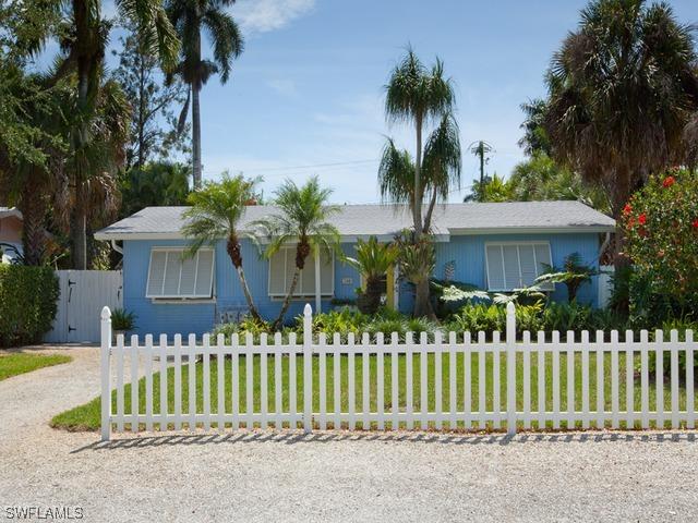 746 1st Ave., Naples, FL