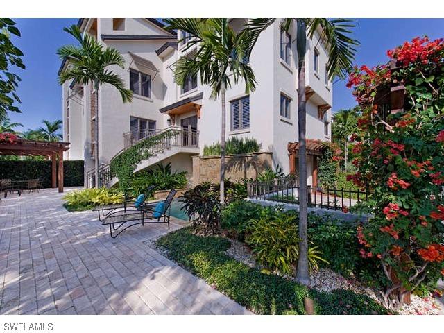 585 10th Ave., Naples, FL 34102